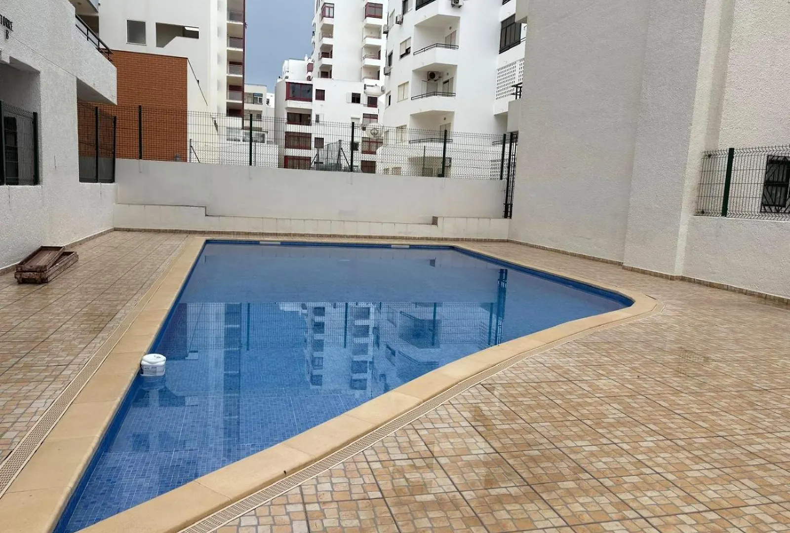 Algarve, Modern T1 Apartment With Balcony, Quarteira